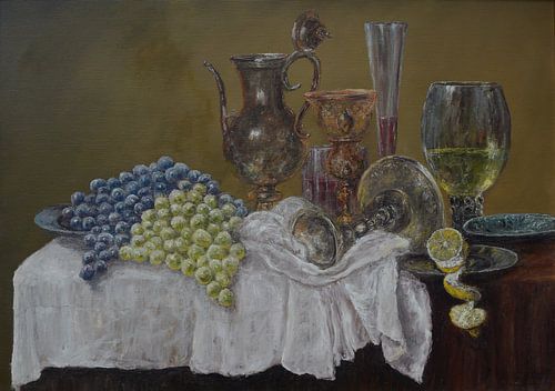 Elegantes Stillleben mit Blumen und Gegenständen – ein zeitloser Blickfang voller Atmosphäre und Harmonie