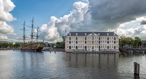 Het Scheepvaartmuseum en de 'Amsterdam'. van Don Fonzarelli