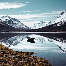 Berglandschap in Noorwegen met spiegeling in het water