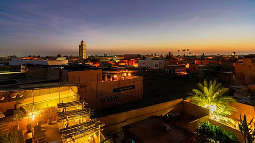 Minaret bij zonsopgang in Marrakech