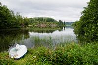 Roeiboot aan het water in Noorwegen