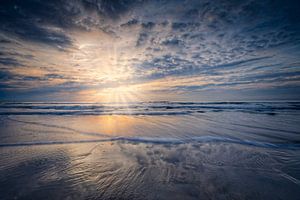 schöner Sonnenuntergang an der niederländischen Küste von gaps photography