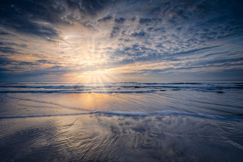 prachtige zonsondergang langs de Nederlandse kust  van gaps photography