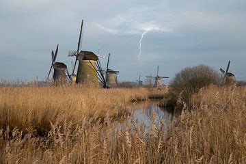 Molens bij Kinderdijk Nederland van Gert Hilbink