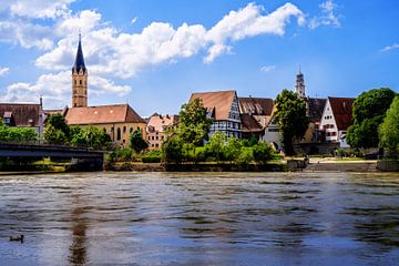 Uitzicht over de Donau naar het oude stadscentrum van Lauingen van ManfredFotos