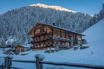 Oude bergboerderij in Kalkstein Innervillgraten, vallei Villgratental van Christian Müringer