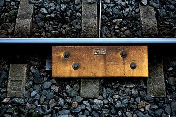 Tussen de rails (station Hilversum) van Marc Wielaert