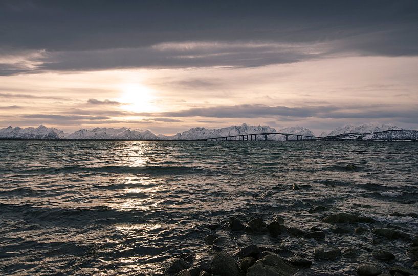 Noorse brug bij zonsopkomst van Eddie Smit