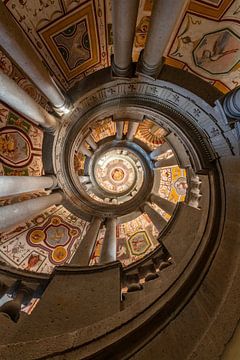 Omhoog kijken in Palazzo Farnese in Italie van Bob Janssen