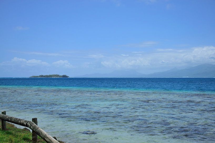 Ra'iātea in the distance by Frank's Awesome Travels