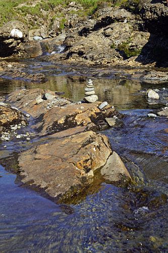 Aan de voet van de Black Cuillins bij Glenbrittle liggen de Fairy Pools.