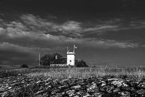 Der historische Leuchtturm von Workum in Schwarz-Weiß