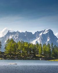 Der Arpy-See und das Mont-Blanc-Massiv. Aostatal