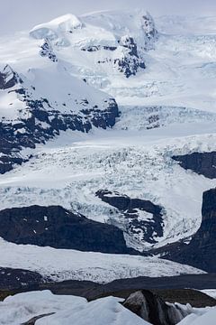 Gletsjer over de rots van Maarten Borsje