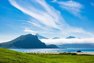 Haukland Beach on the Lofoten islands in Norway sur Rico Ködder