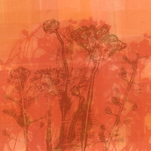 Abstracte botanische kunst. Bloemen in bruin en koraaloranje.