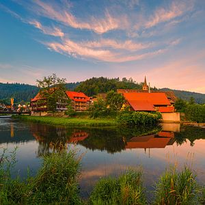 Fachwerkhäuser in Schiltach bei Sonnenaufgang