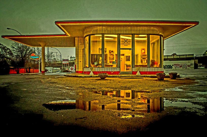 station-service '60,s par Angelica van den Berg