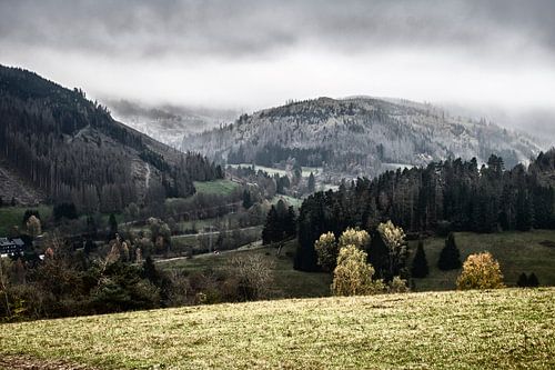 Mistig Heuvellandschap Gräfentahl Thüringen - Mystieke Natuurdecoratie voor een Stijlvol Interieur