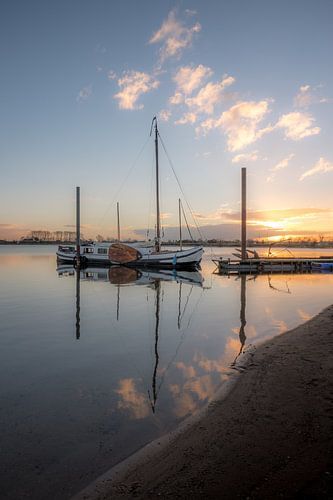 Schip bij zonsopkomst