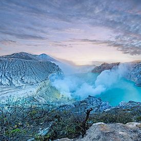 Mystischer Türkis - Das Herz des Vulkans Ijen von Lex van Doorn