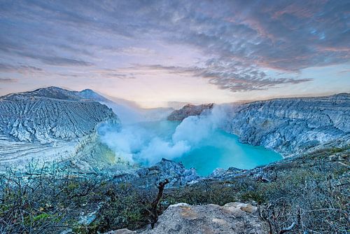 Turquoise mystique - Le cœur du volcan Ijen sur Lex van Doorn