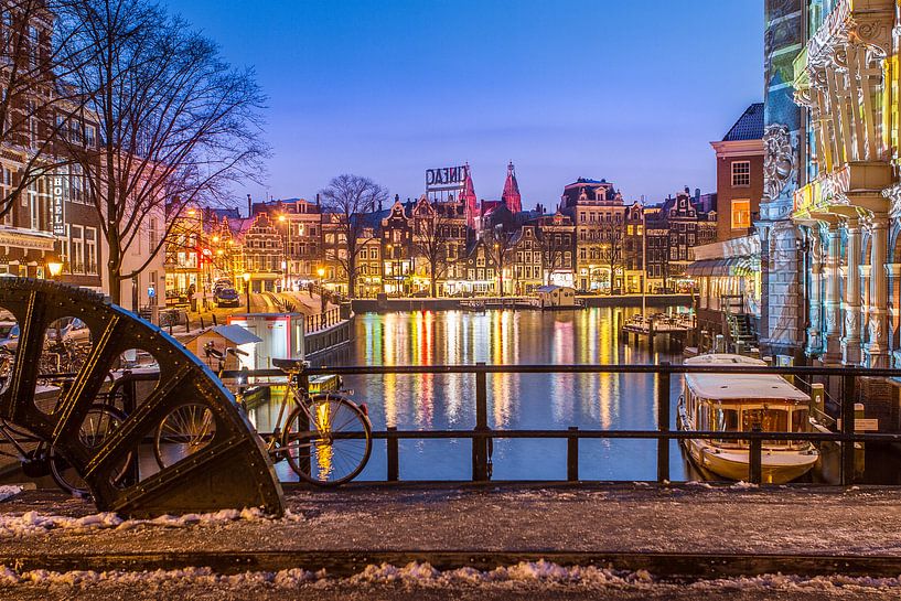 Amsterdam lit by Leon Weggelaar