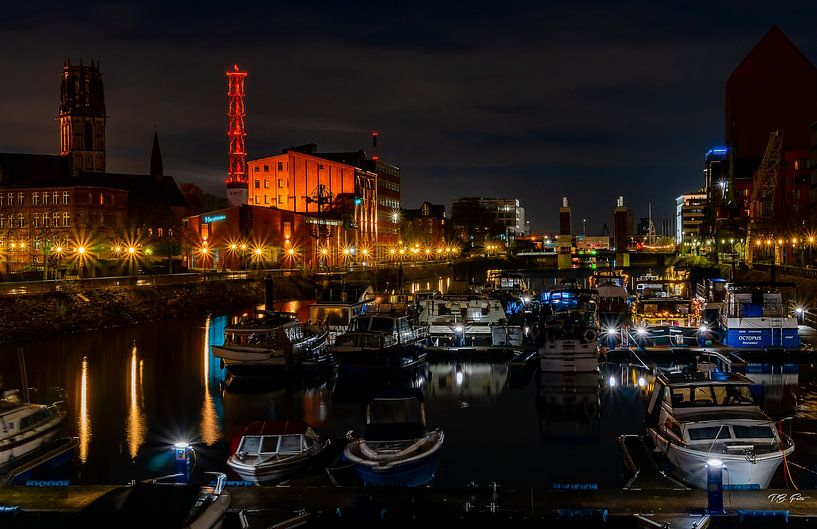 Duisburg inner harbour and Stadtwerke tower by TB-Fotogalerie