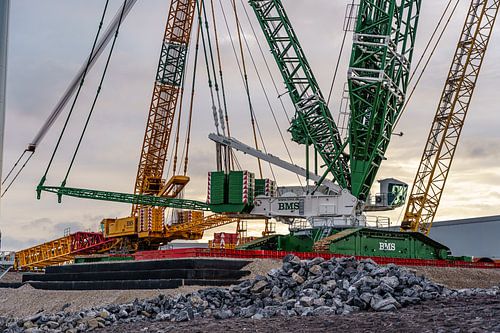 Twee Liebherr LR 11350 van BMS Heavy Cranes.