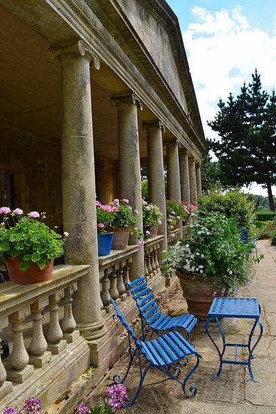 Idyllische tuin met zuilengalerij op het Engelse platteland in de Cotswolds van Studio LE-gals
