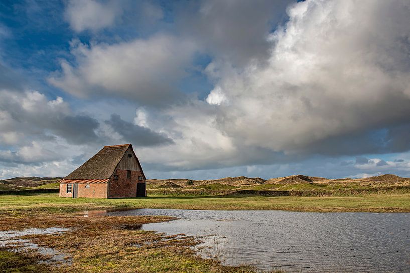 Texel boerderij(schapenboet) met hollandse lucht van Erik van 't Hof