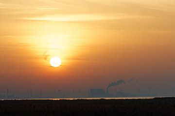 Zonsondergang in Pilsum met uitzicht op Holland van Ostfriesenfotografie