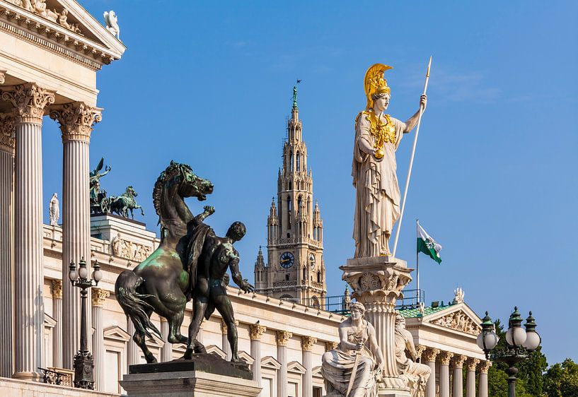 Statue de la déesse Pallas devant le Parlement à Vienne par Werner Dieterich