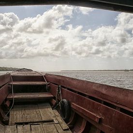Veerboot op de Suriname rivier van Patricia Hofmeester