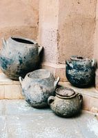 Aardewerk in aardetinten | Ourika Marrakech Marokko | Stilleven fotografie (gezien bij vtwonen)
