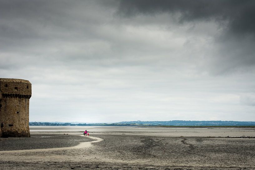 Een wandeling langs de stadswallen van Mont Saint-Michel van Amadeo Truzzu