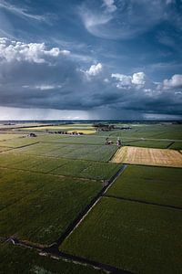 Douche de pluie dans la campagne de Groningue sur Harmen van der Vaart