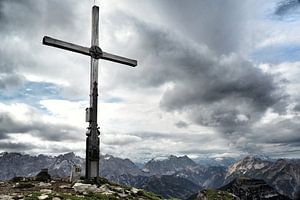 Spektakuläre Schweizer Alpenlandschaft mit Gletscher – kraftvolle Bergwelt, strahlendes Eis und beeindruckende Hochgebirgsatmosphäre. Ein starkes Motiv für echte Alpinliebhaber.