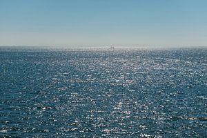 Zon over de Waddenzee + vissersboot