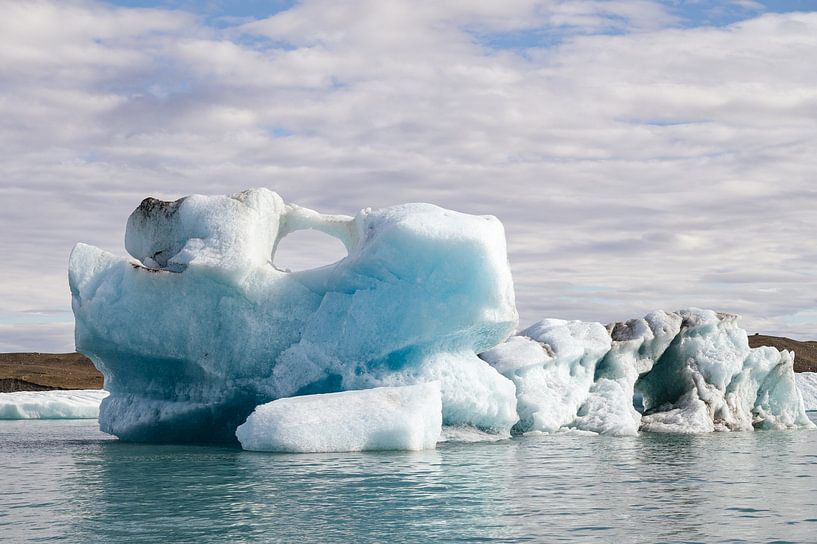 Lake Jökulsárlón in Iceland by Tim Vlielander
