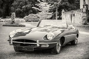 Jaguar E-Type Roadster in zwart en wit van Sjoerd van der Wal Fotografie