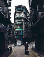 Scooter in de nauwe straten van Macau