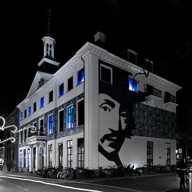 Stedelijk Museum Kampen le soir, monochrome et bleu sur Marcel Runhart