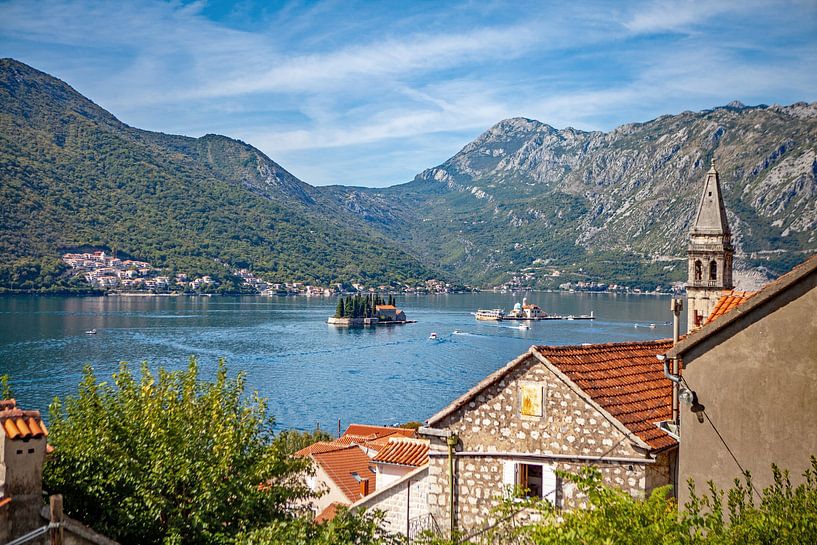 Perast - Baai van Kotor met &quot;Our Lady of the rocks&quot; en &quot;Sveti Juraj&amp;q van t.ART