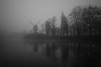 schwarz-weiße Windmühle