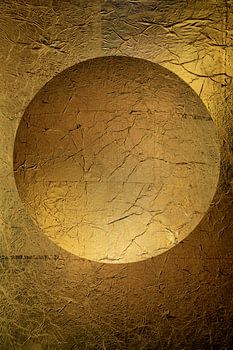 Runde Kugel in Gold. Minimalismus. 3