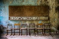 chairs in school par Henny Reumerman Aperçu