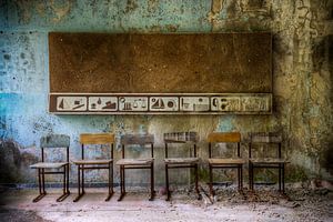 chairs in school sur Henny Reumerman