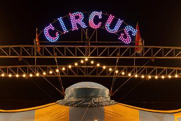 Circus in de nacht van Ronald Pol