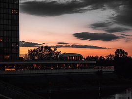 Zonsondergang Düsseldorf bij de Mediahaven
